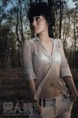 组图于越亮相男人装不暴露也可以很美丽