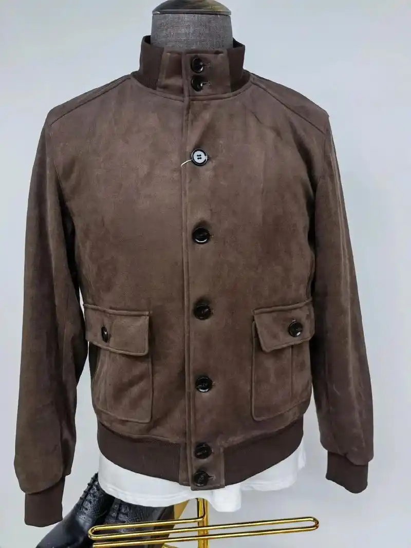 麂皮绒深咖色短款夹克.麂皮绒深咖色短款夹克 立领纽扣款 领口 - 抖音