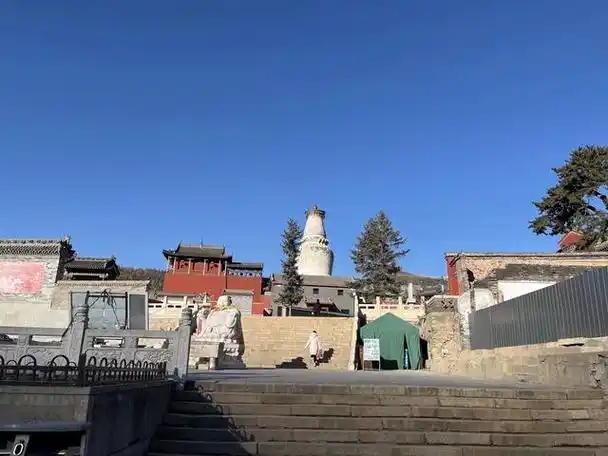 2021年10月份左右到一次五台山之行,用了一天多时间,不愧是佛教圣地