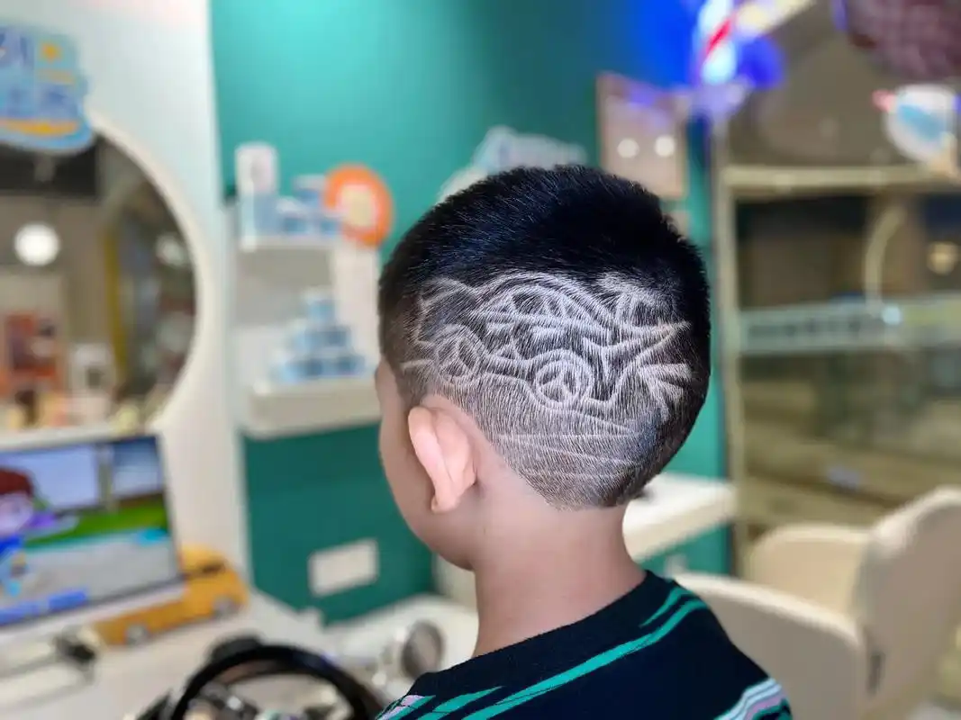 发型 #寸头 #雕刻发型的图案推荐 #清爽干净的男童发型推 - 抖音