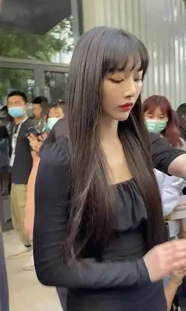 刘雨昕帅气,虞书欣甜美,谢可寅成门面担当_气质_镜头_喻言