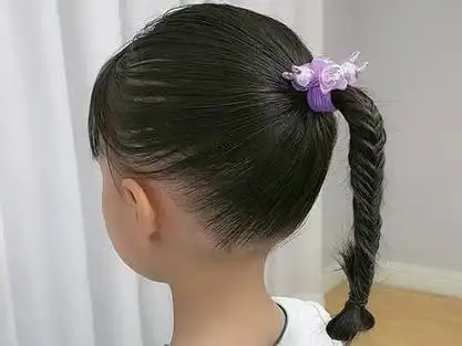 小女孩高马尾的扎法_小女孩高马尾的扎法图解_女孩高马尾怎么扎 - 抖