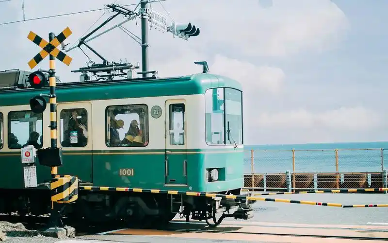 日系夏日唯美街道风景高清桌面壁纸