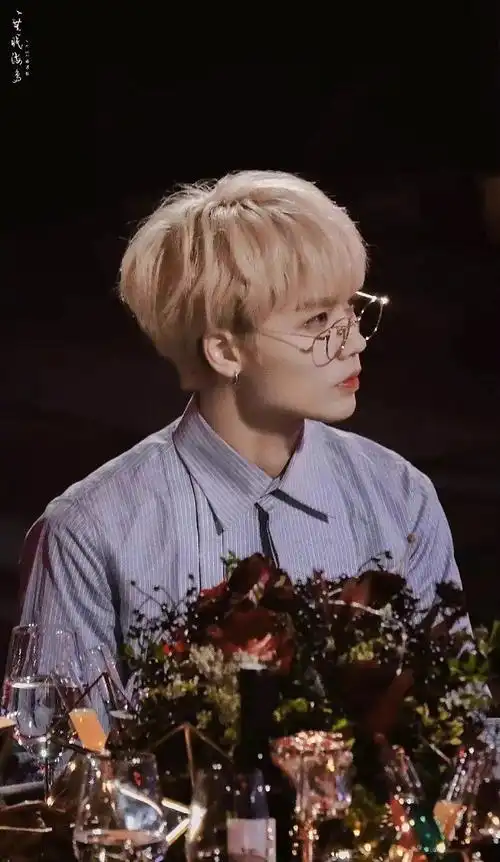 内娱明星神仙发色#林彦俊绝美发色合集～任何发色都能完美驾驭沉自谮