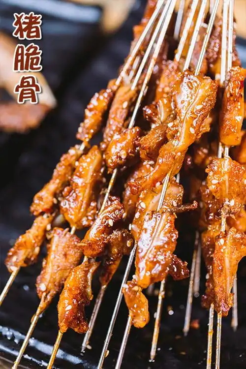 猪脆骨 ·除了必试的招牌,店内还有80 种菜品,有选择困难症的人