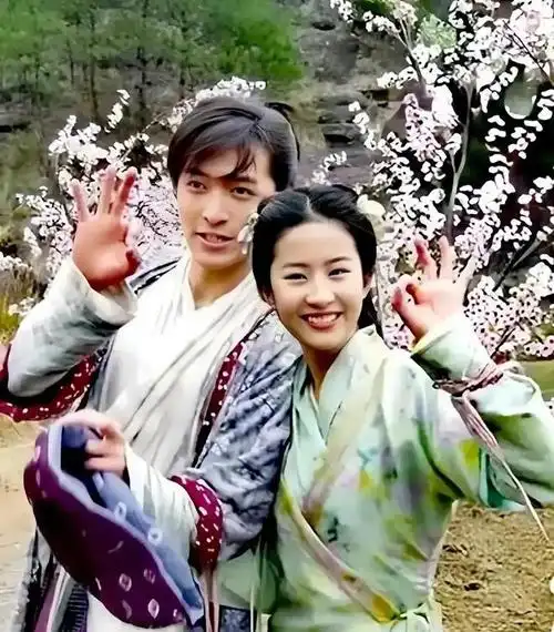 中国影视界神仙姐姐刘亦菲优越的家庭背景|胡歌|陈坤|刘晓莉|陈金飞