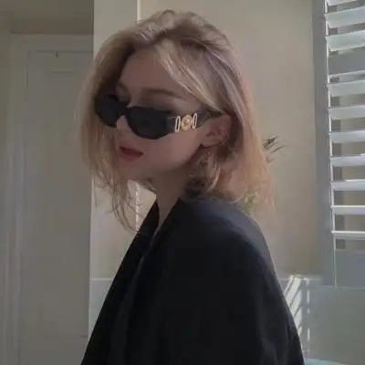 高清超酷的高冷霸气拽女头图片