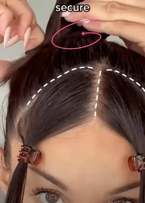 头发,从两侧分别旋转向后包裹在已扎好的丸子头上,用u型夹固定住,刘海