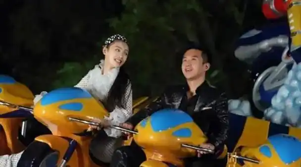 在《美人鱼2》中,邓超被选为了艾伦作为男主角,当时他也在拍摄现场被