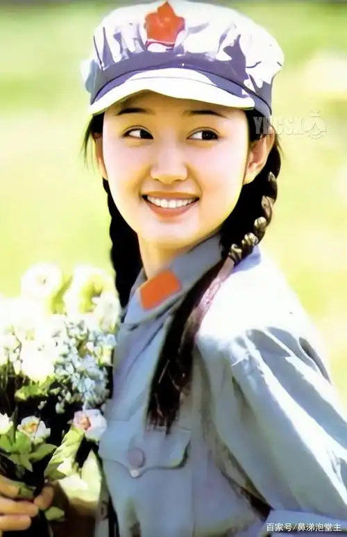 当杨钰莹穿上军装有多美?18年前的这组剧照,堪称闭月羞花