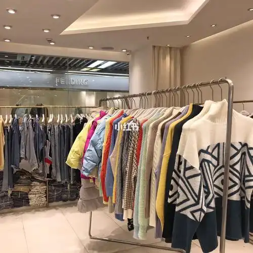 这个三楼是新中国十三行万佳做的做好的这些批发品牌一起聚集的一个点