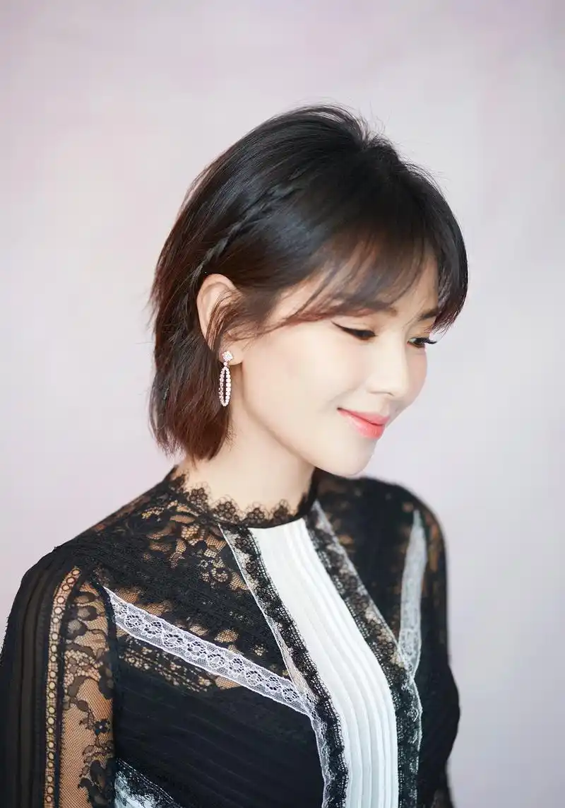 刘涛新发型太美了,扎甜美编发俏皮似少女,感觉只有20岁