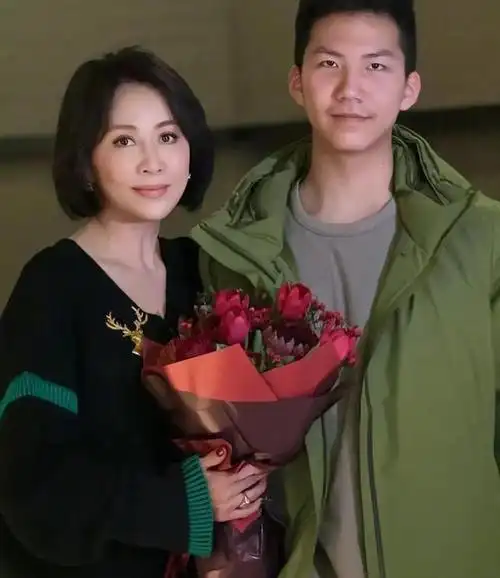 刘烨儿女惊艳表演偶遇