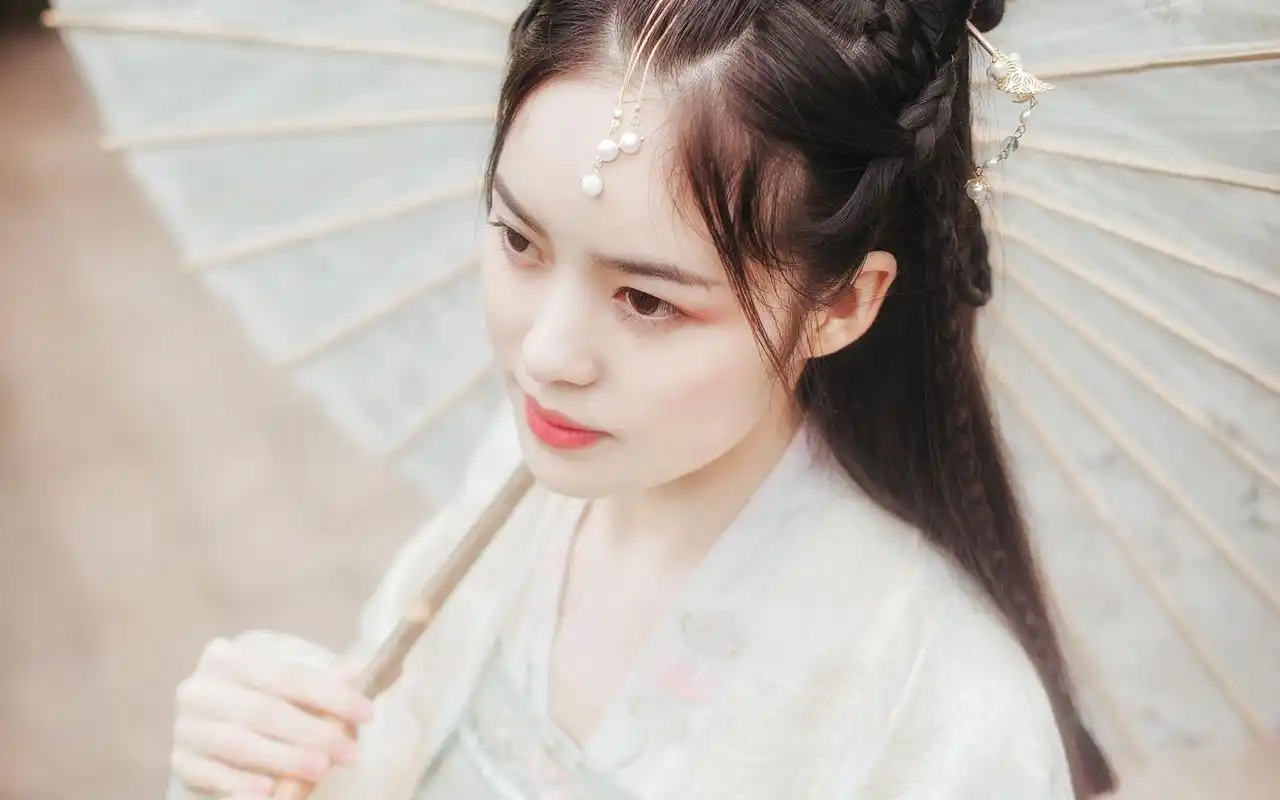 温婉唯美的古风汉服美女写真图片桌面壁纸