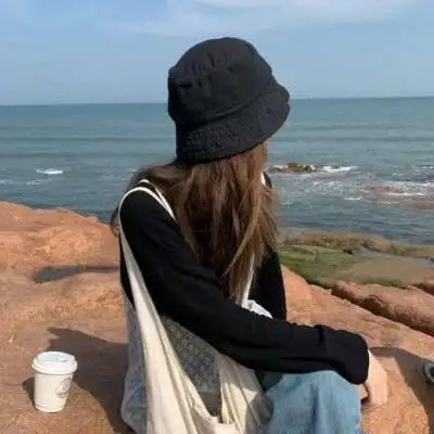 背影女头 除了浪漫和温柔 还想陷在夏日的晚风里_女生头像_我要个性网