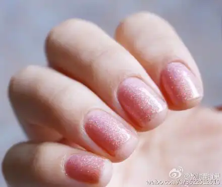 纯色指甲look给自己挑一个换换心情吧