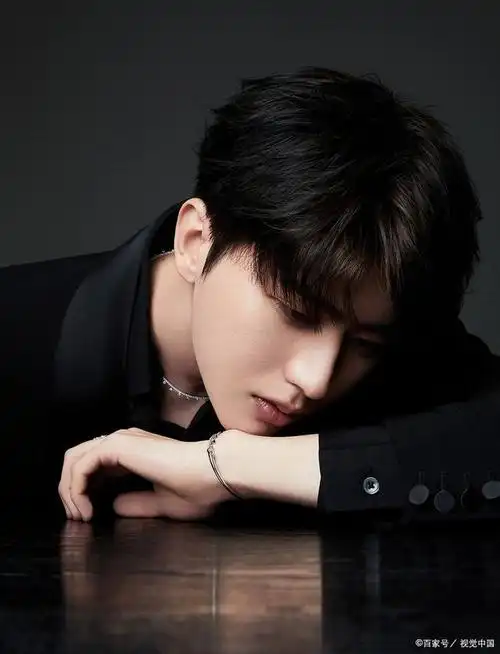 nine percent队长蔡徐坤 [微博] 陷入了一场恋情风波,被曝在2021年5月