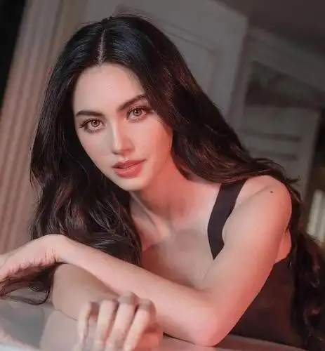 "人间绝色"的混血美女,是不是有种初恋的味道|迪丽热巴|泰国_网易订阅