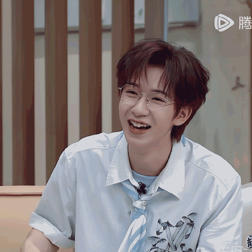 贺峻霖 令人心动的offer5##贺峻霖offer5认真得仿佛上课