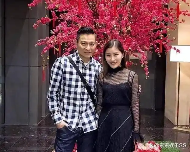 刘德华的老婆是朱丽倩,朱丽倩的娘家人是超级富豪,舅舅陈志远在