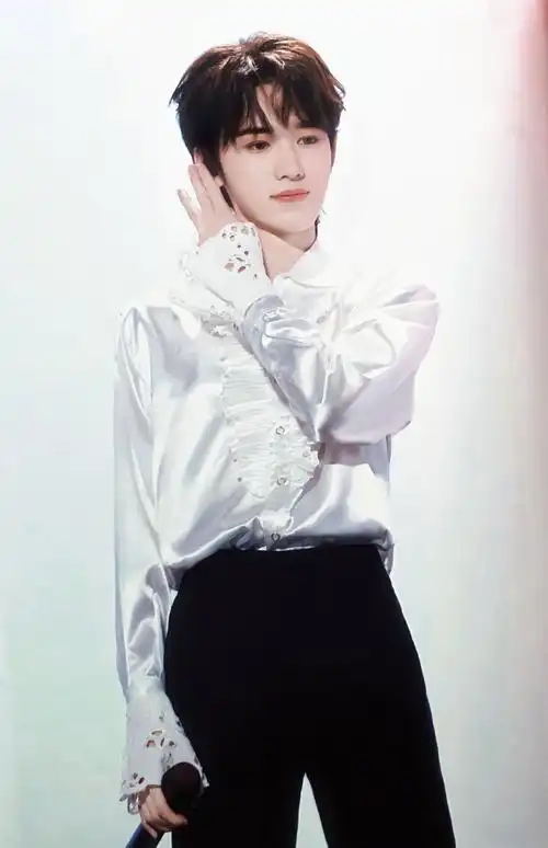 宋亚轩p的宋亚轩#  古希腊掌管颜值的神  绝世神颜