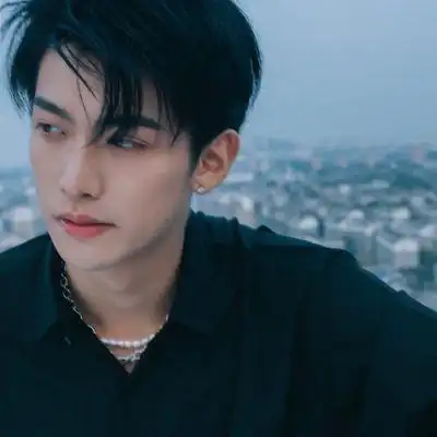 清冷气质暖男必备的很精致的男头 文艺感爆棚的男生头像很有质感_男生