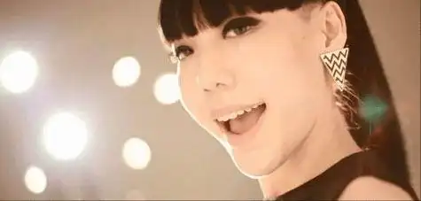 吴莫愁最新造型这么多年了她的铁刘海怎么还在啊