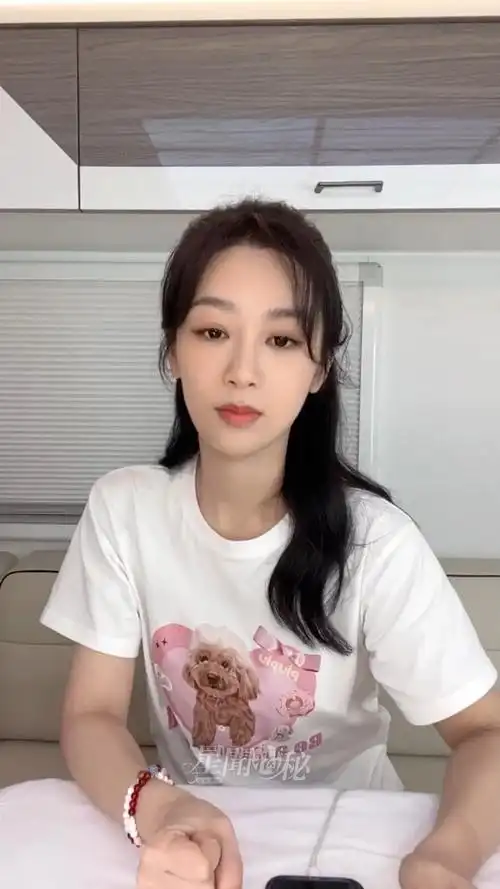 杨紫直播唱长相思##涂山璟喊小夭姐姐##星姐微博