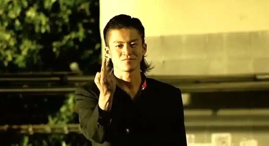 求 热血高校>里一张泷谷源治梳一个辫子,轻笑表情的照片