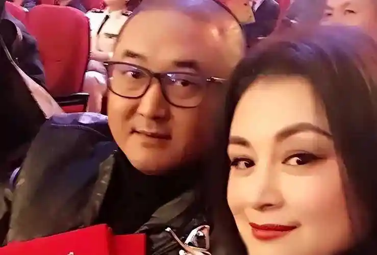 谢大脚于月仙逝去年,其丈夫的选择让人动容