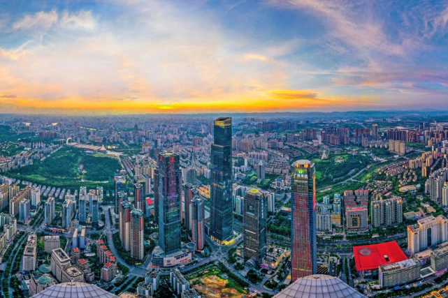 2016年的东盟商务区,九洲国际等三幢超高建筑还未竣工.卢伊琳摄