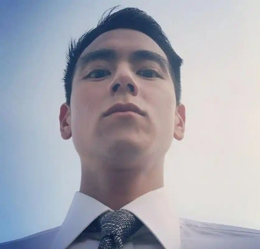 大家对彭于晏的熟悉来源于他出色的演技和深邃的眼神,帅气的颜值吸引