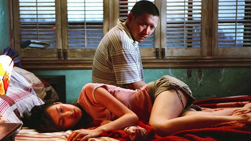 乱伦的一夜情,镜头感极强,故作天真的女孩