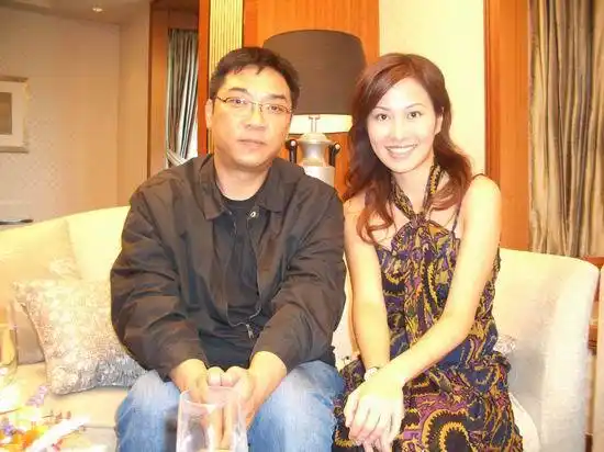 关锦鹏自曝曾爱上胡军 提及梅艳芳就泪流