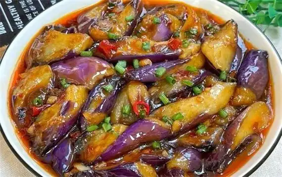 家常红烧茄子做法,简单四步美味可口