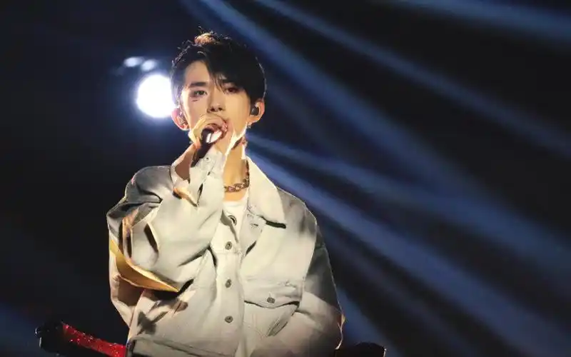 【易烊千玺】玊尔演唱会can you feel my world高清饭拍版