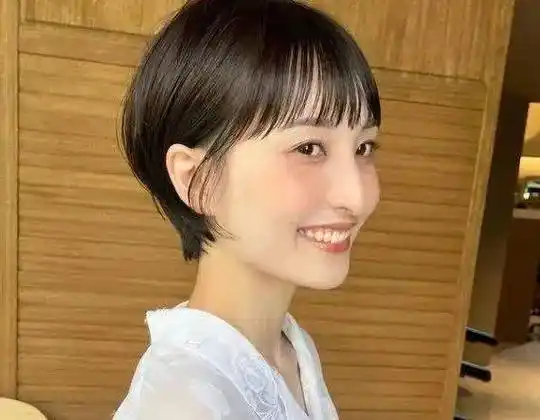 高人气的露耳短发发型,短发控们绝对不容错过