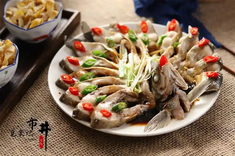 给家宴加分的2道菜,鱼和鸡这样做,好吃还能撑场面,简单不复杂_宴席