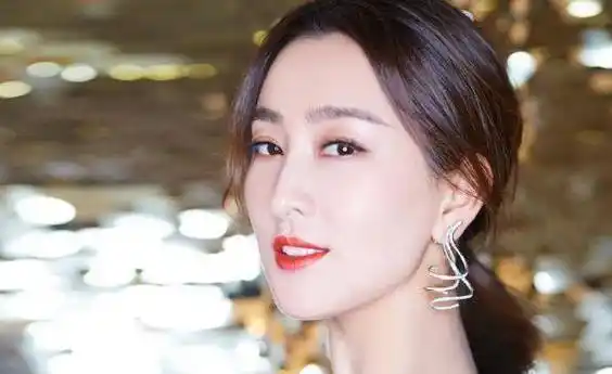 马苏表示事业上的遭遇,"夜宿门"风波后,成到无戏可拍