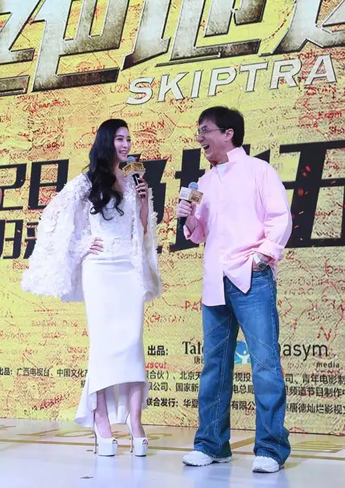 《绝地逃亡》发布会 范冰冰成龙变身"叛逆叔侄"