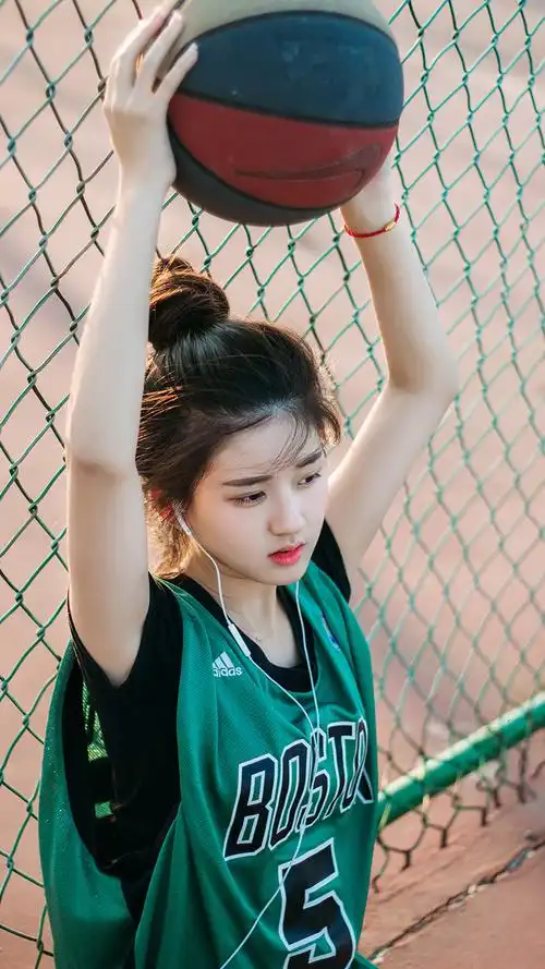 赵露思甜美活力写真图片手机壁纸