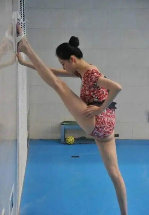 女明星一字马迪丽热巴长腿逆天baby最差杨幂真是深藏不露