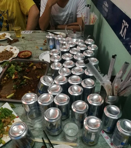 美丽的大学生发不雅图片暗示男孩,被另一方喝醉酒轮番性侵