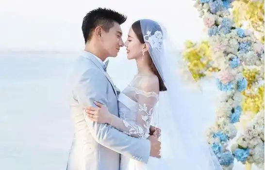 杨颖黄晓明,12岁;杨幂刘恺威,12岁;赵丽颖冯绍峰,相差9岁;再审视另外