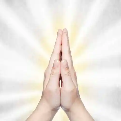 合掌_祈祷_折叠_亮光_高清图片_全景视觉