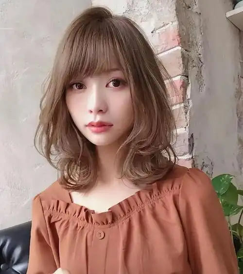 看到一个女生首先看到的一定就是脸蛋和身材,身材的比例隔阂脸部的