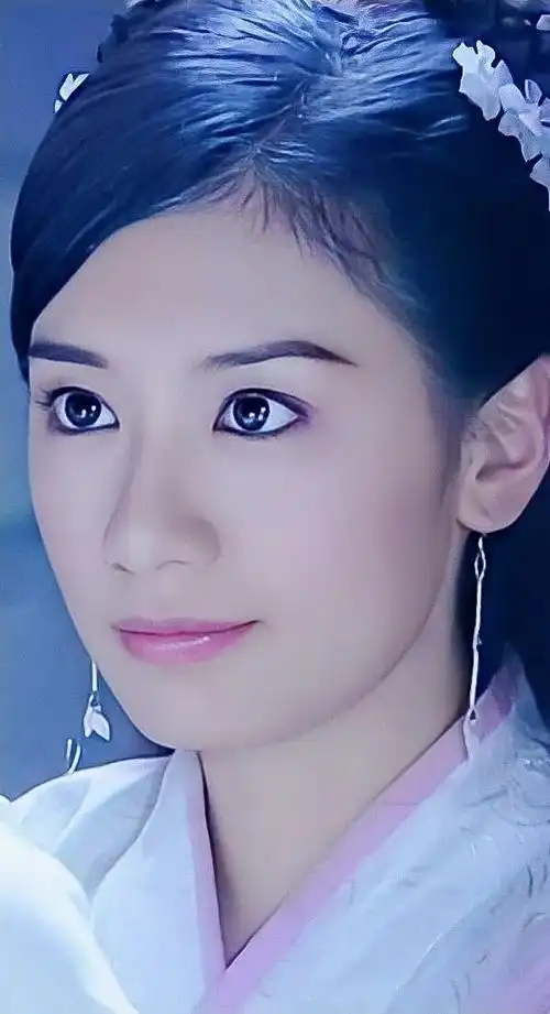 贾静雯岁月虽然留下痕迹但心态依旧年轻