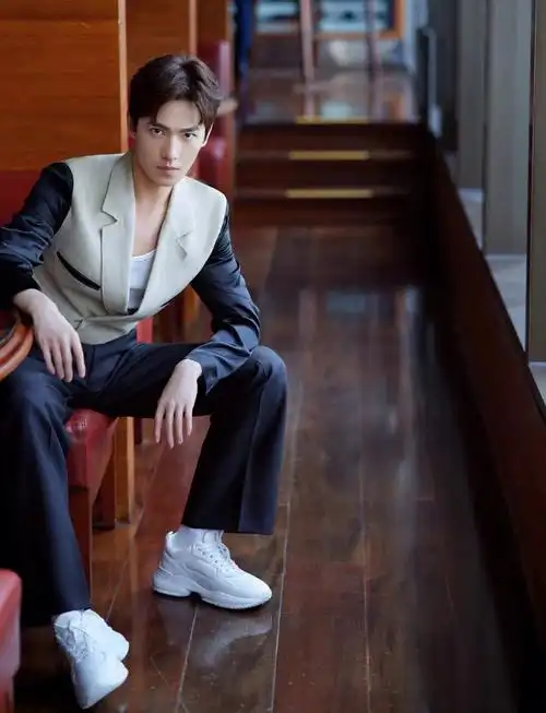 杨洋你到底有多少双双岛鞋