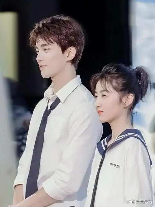 11月21日,吴磊和张子枫的"吴磊对张子枫撒娇"事件迅速在网络上引起