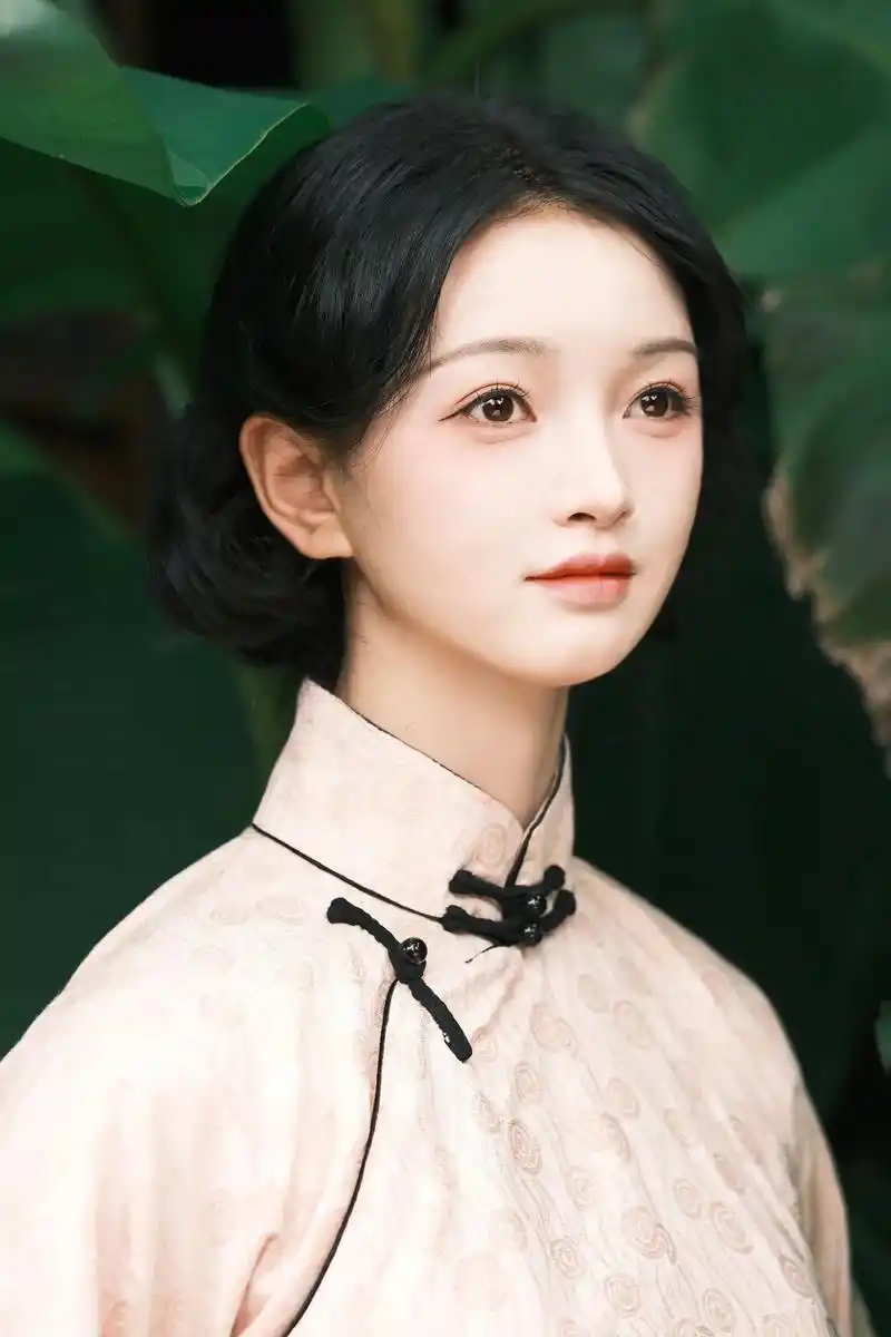 "书香馥郁气自华 "生在新中国的民国女学生～ #民国 #复古 - 抖音